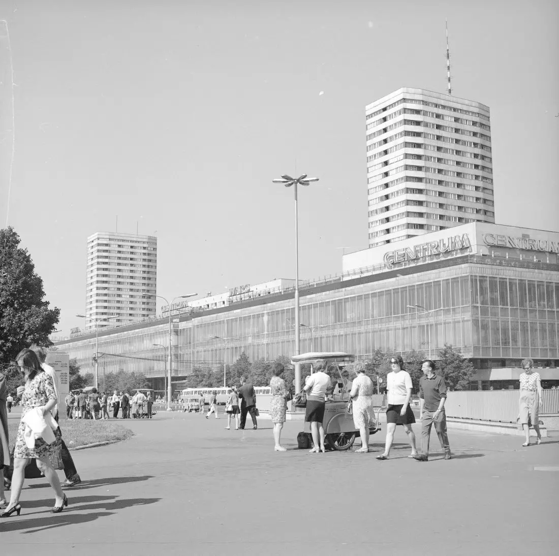 widok na Domy Towarowe Centrum i punktowce Ściany Wschodniej.