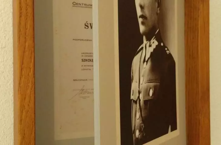 Mobile elements on display
