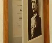 Mobile elements on display