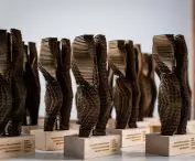 Statuetki nagrody PLGBC, przygotowane przez Horizone Studio