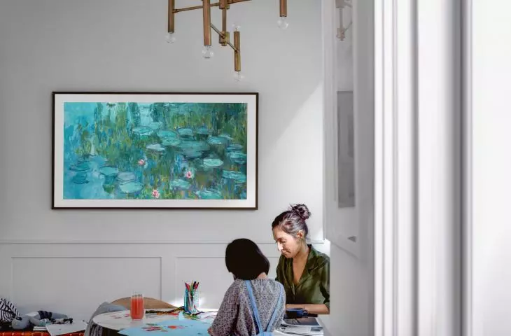 telewizor The Frame marki Samsung łączy sztukę i technologię w minimalistycznej oprawie