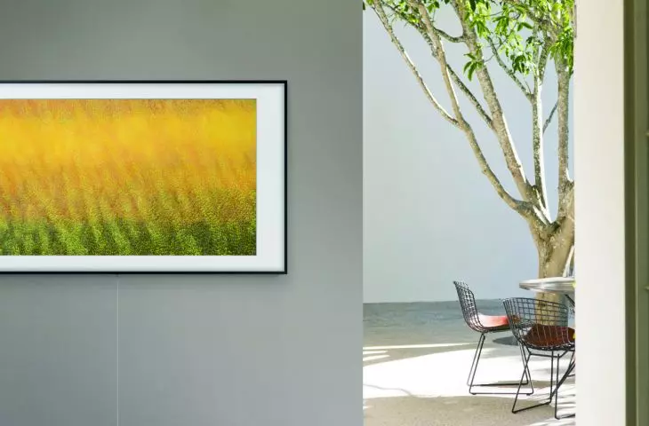 thanks to the picture adaptation function, the TV automatically adjusts the contrast and backlight level of the screen