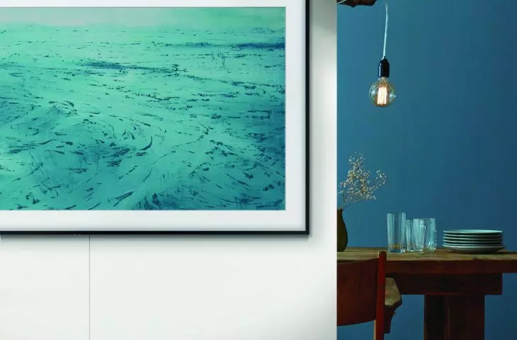 Motion sensor detects the moment you leave the room and automatically turns off Art Mode