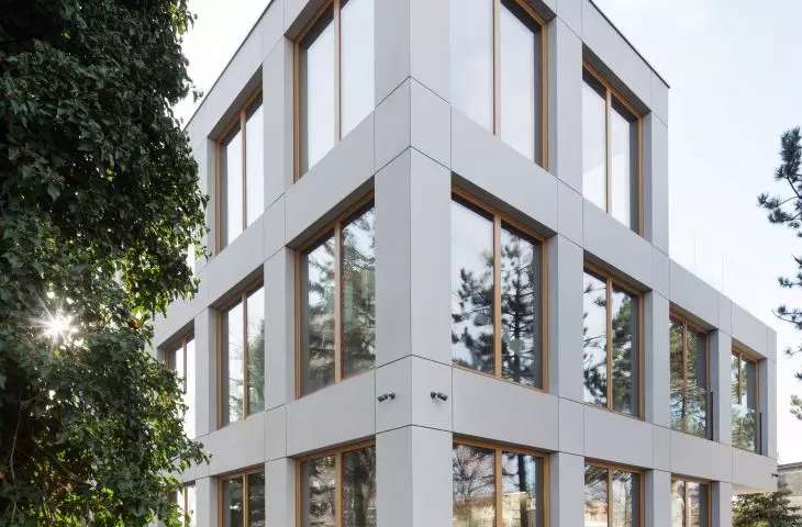 Corner of EXG building in Częstochowa, photo by Tomasz Zakrzewski/archifolio