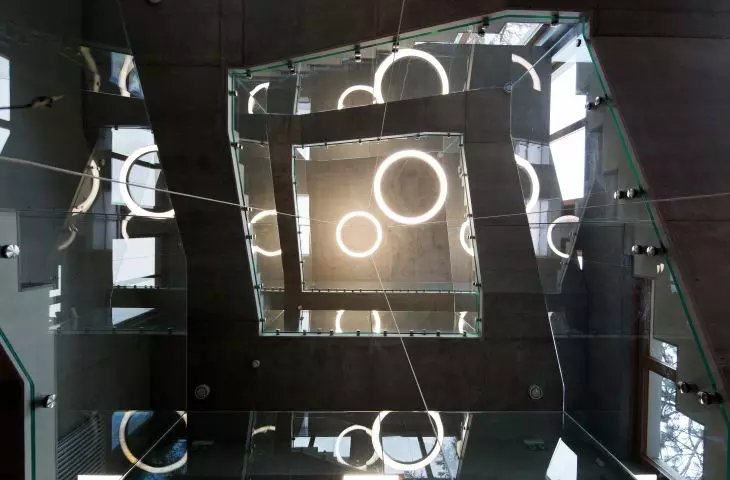 Interior staircase in the EXG building in Częstochowa, photo by Tomasz Zakrzewski/archifolio