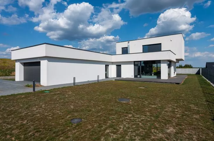 Dom na Zboczu składa się z trzech brył
