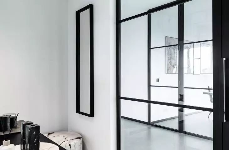 House on the Slope, contrast of white and black