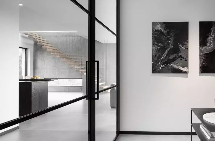 House on the Slope, interior