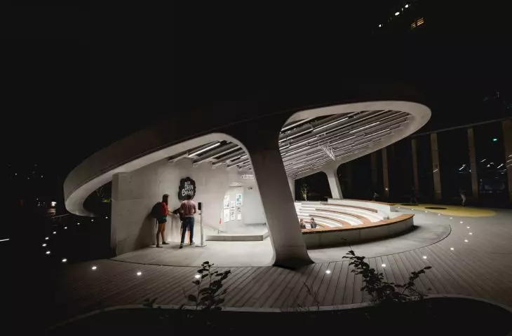 there are one hundred and forty seats in the amphitheater
