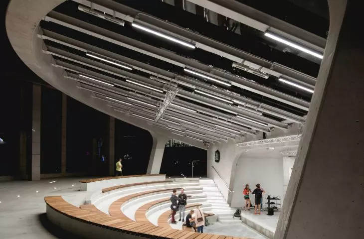 the lower part of the amphitheater is a basin sunken underground with an auditorium