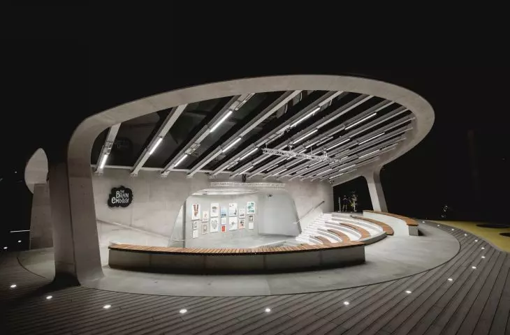 illuminated body of the amphitheater