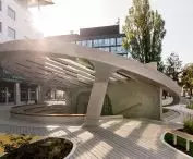 amfiteatr, widok od strony biurowca