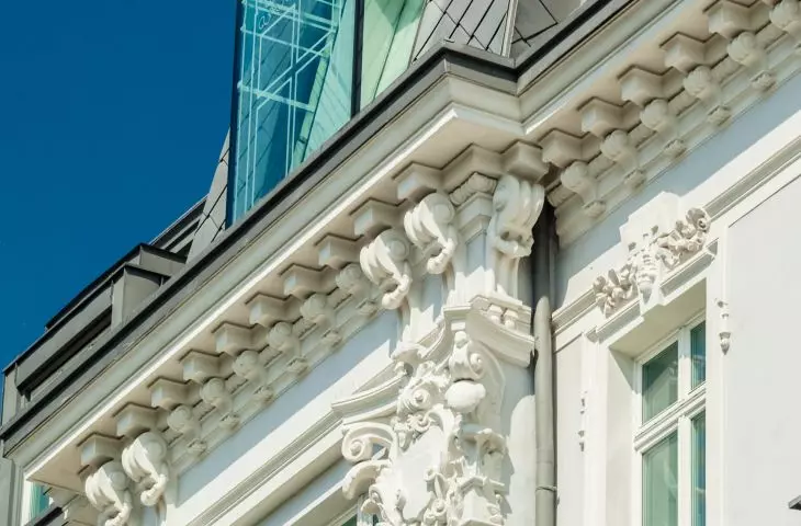 Architects decided to clearly mark new elements in the building