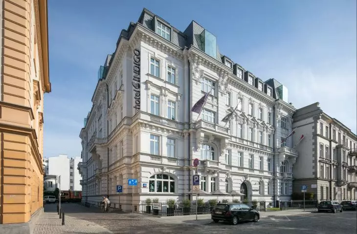 corner tenement house at 40 Smolna Street