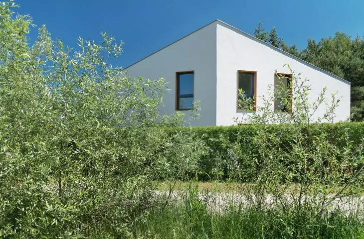 view of the corner of the house