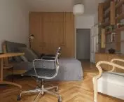 view of the bedroom, on the right swivel armchair EA117