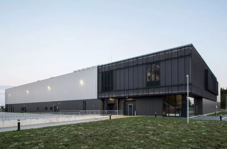 Budynek przemysłowy z zapleczem biurowym, Nowy Tomyśl, proj.: P3 Pracownia Architektury