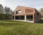 Dom ze starej stodoły, proj.: Wrzeszcz Architekci