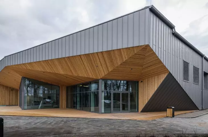 Gminny Ośrodek Kultury, Komorniki, proj.: AKPB Architekci (koncepcja), APA ARCHES (projekt budowlany)