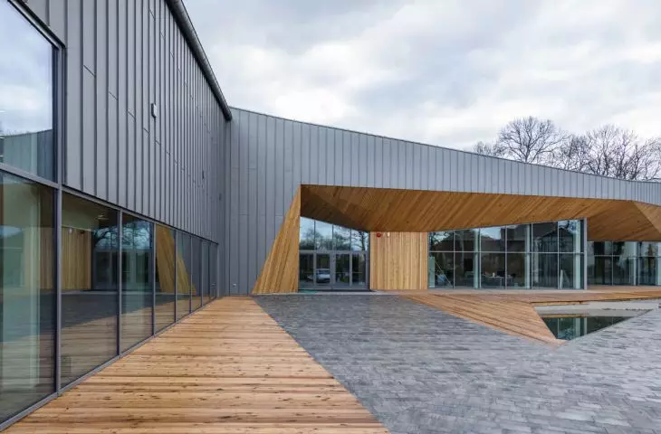 Gminny Ośrodek Kultury, Komorniki, proj.: AKPB Architekci (koncepcja), APA ARCHES (projekt budowlany)