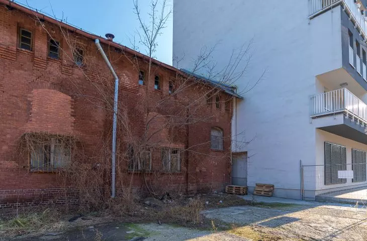 Zabytkowy budynek dawnych koszar artylerii