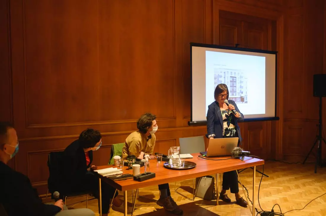 goście debaty, od prawej: Agata Twardoch, Maciej Frąckowiak, Monika Arczyńska i prowadzący Jakub Głaz
