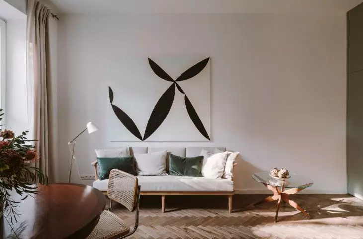 odnowiona skandynawska sofa