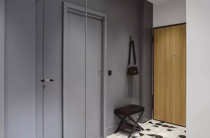 geometric pattern on the floor in the hallway