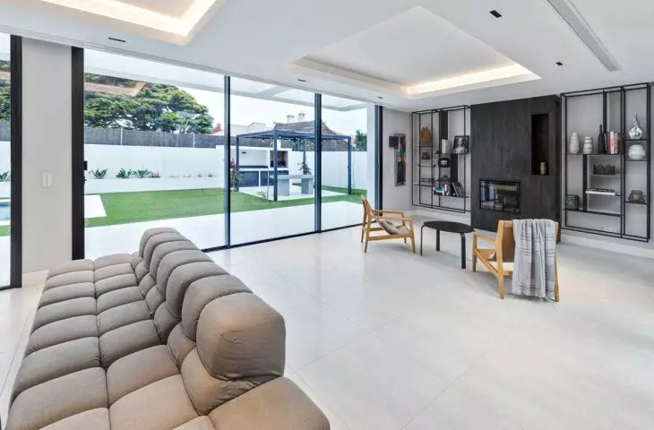 Beach house in El Puerto de Santa María, Spain, designed by BIA Arquitectos