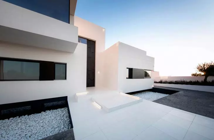 Beach house in El Puerto de Santa María, Spain, designed by BIA Arquitectos