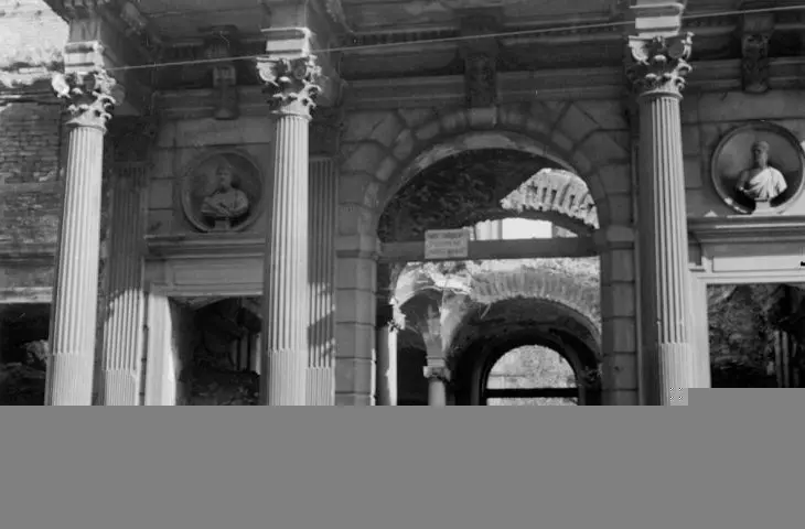 portal pałacu, 1954 r.