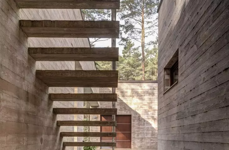 The Concrete, atrium