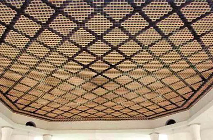Openwork plastic suspended ceilings