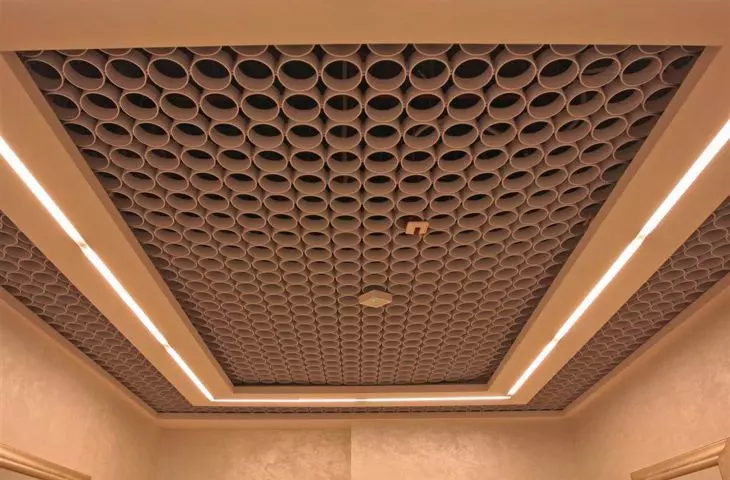 Openwork plastic suspended ceilings