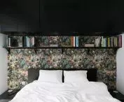 Wallpaper with plant motifs in the bedroom