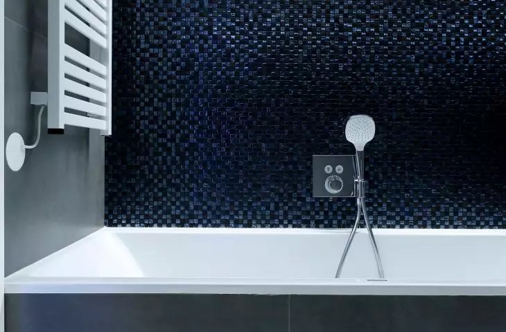 Dark mosaic in the bathroom 