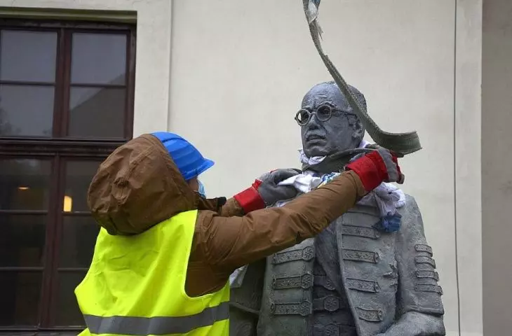 installation of a statue of Pál Teleki in Krakow