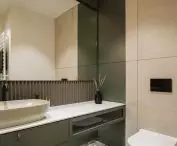 meble w łazience w kolorze khaki 