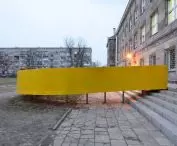 yellow ramp in the form of a ribbon