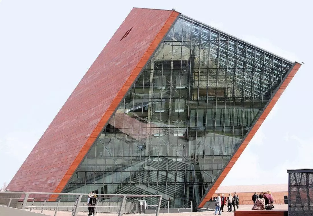 Fasady ALUPROF: Muzeum
II WŚ, Gdańsk, proj.: B. Domsta, J. Droszcz, Z. Kowalewski, A. Kwieciński z zespołem