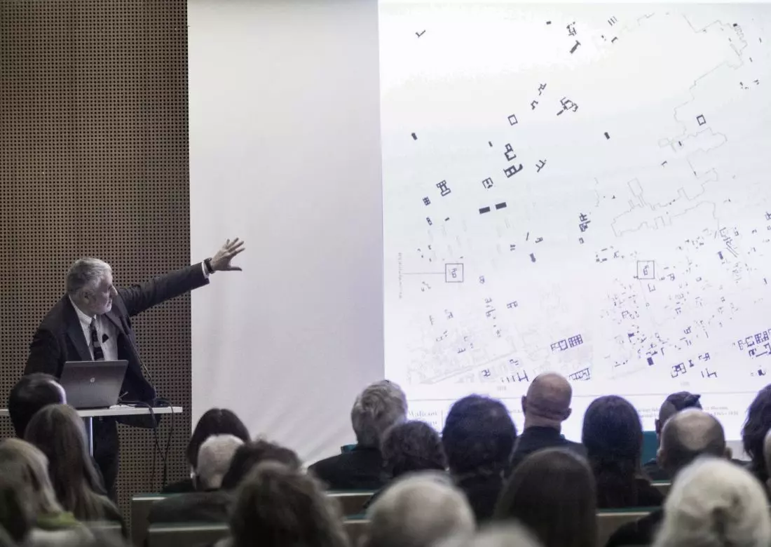 na zdjęciu: Guido
Morpurgo opowiada o projekcie Waliców