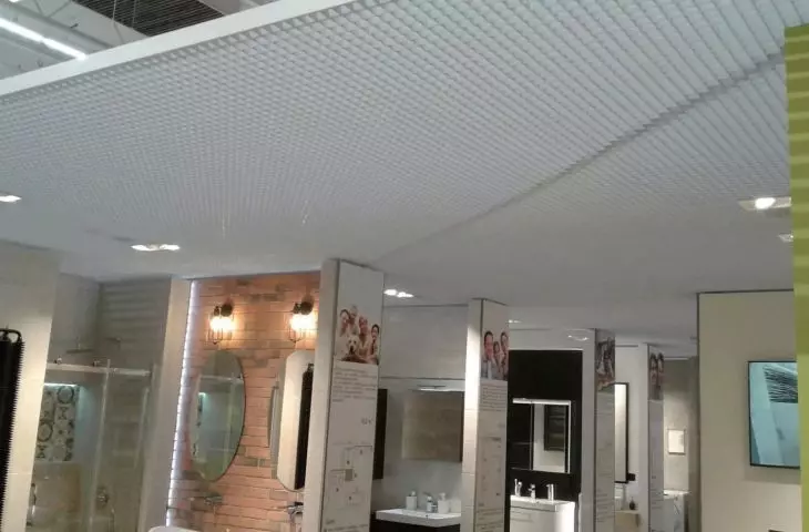Ażurowe sufity podwieszane z tworzyw sztucznych
