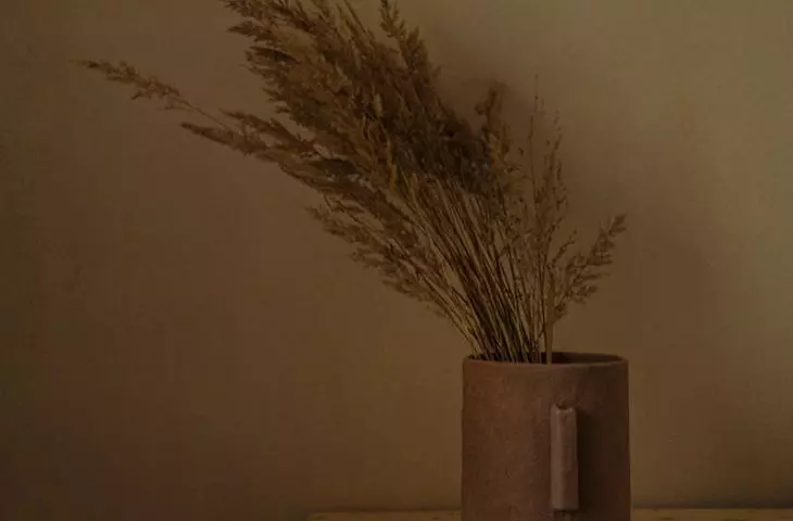 natural decorations in the bedroom
