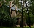 drewniany dom z lat 60. kupili i wyremontowali Marta Puchalska‑Kraciuk i Bartłomiej Kraciuk 
