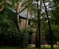 The wooden house from the 1960s was bought and renovated by Marta Puchalska-Kraciuk and Bartłomiej Kraciuk 