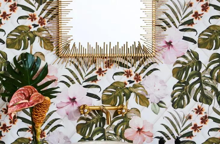 Plant motifs in the bathroom