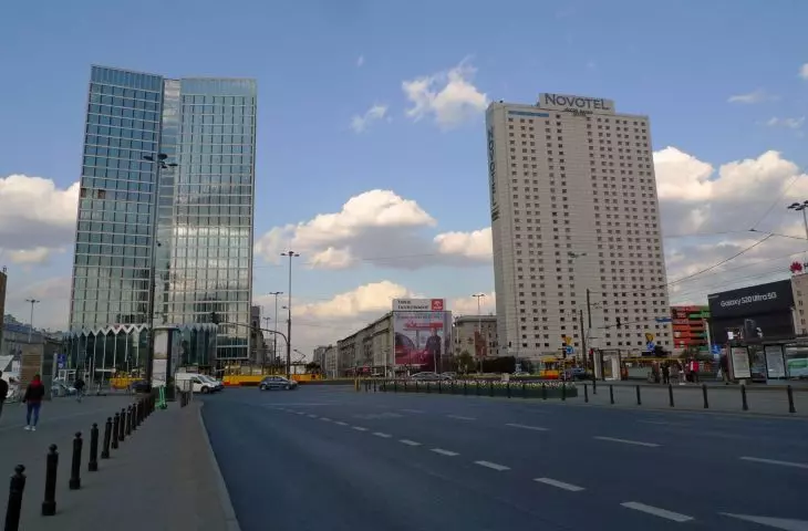 od lewej: Widok Towers, Hotel Forum, kwiecień 2020 r.