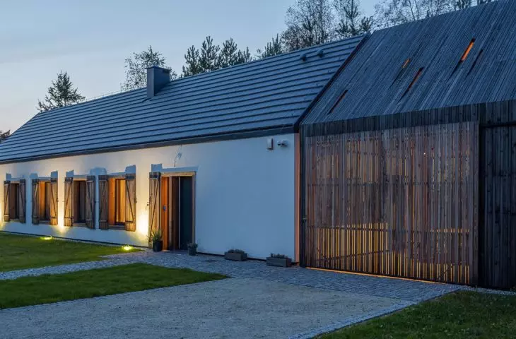House in Pear Tree, in the evening