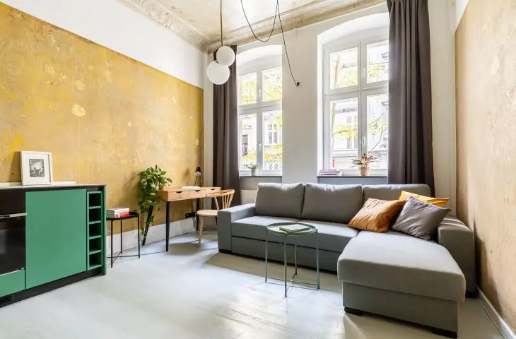 Green cubicle in M1 apartment complements yellowish decorative wall