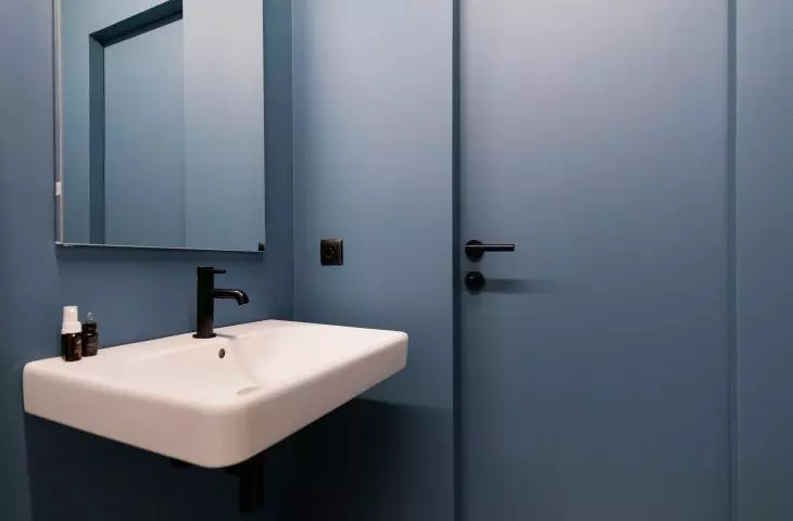 łazienka w niebieskim kubiku M3